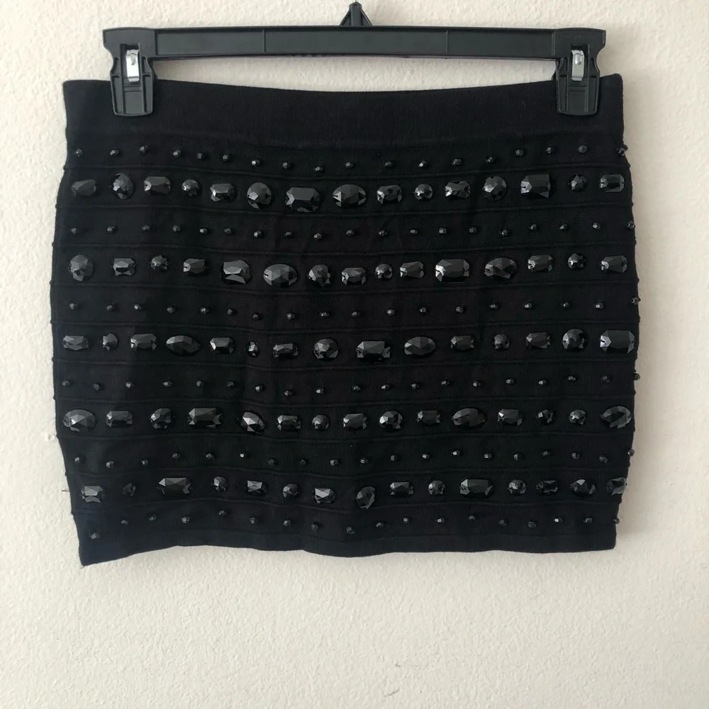 BLACK EMBELLISHED MINI SKIRT.SUZE LARGE - Picture 4 of 8